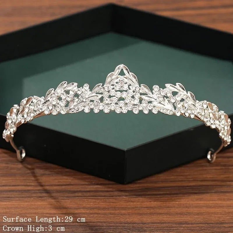 
Accessoires de cheveux de mariage couleur argent Couronne et diadème pour femmes Couronne de mariée Cristal Strass Diadèmes Couronnes de mariée