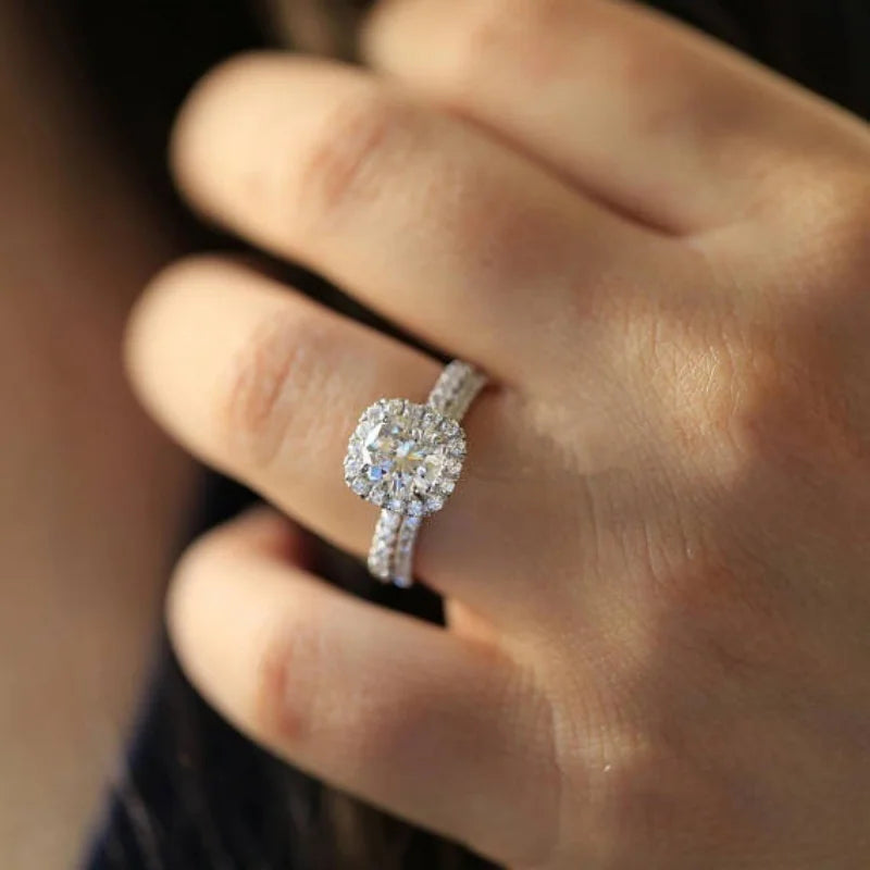 Sonderangebot: Einfache und elegante runde/quadratische CZ-Ringe für Frauen in Silberfarbe. Verlobungs- und Hochzeitsfeier, modische Schmuckringe für Frauen