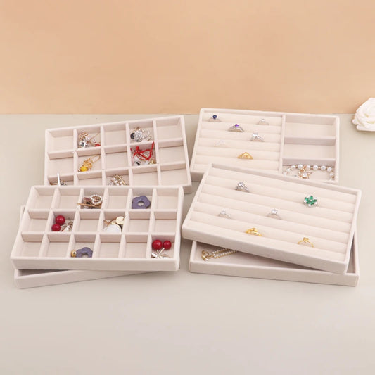 Samtkleiderstückkassette mit Ablagefach, kleine stapelbare beige Schmuckboxen und Verpackung, geeignet für Ringe und Ohrringe, einfach und praktisch