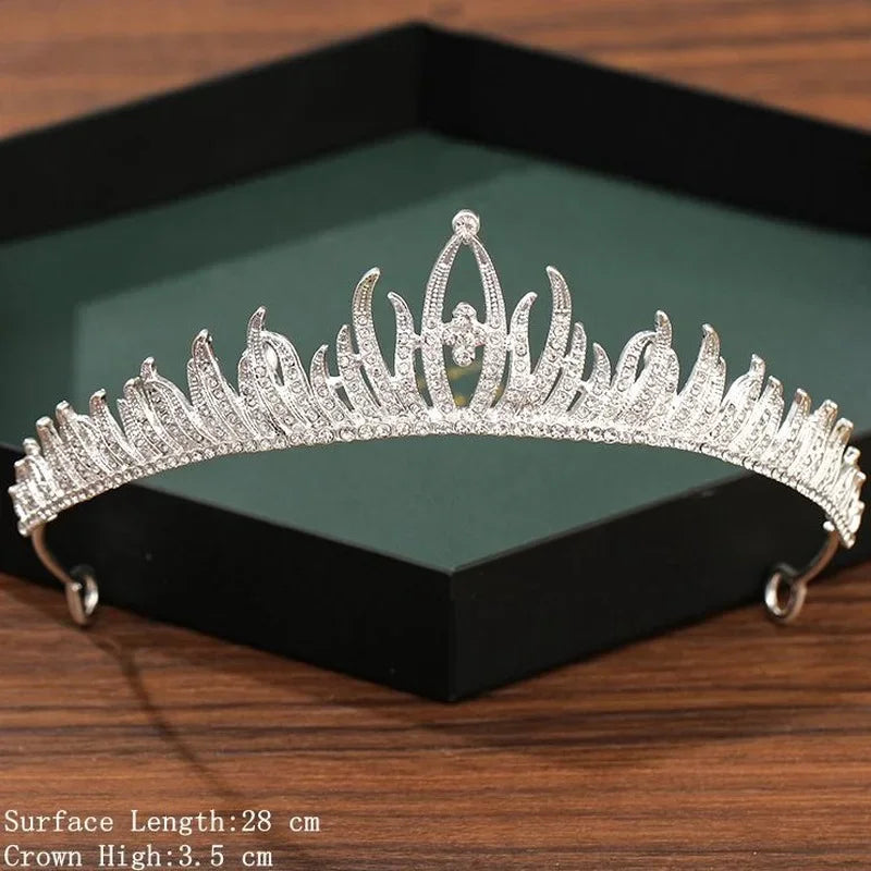 
Accessoires de cheveux de mariage couleur argent Couronne et diadème pour femmes Couronne de mariée Cristal Strass Diadèmes Couronnes de mariée